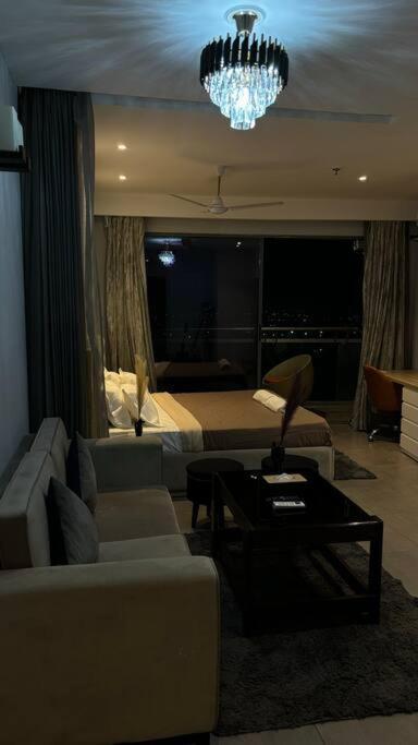 Apartment Luxury Heights - 28th Floor River Facing New Delhi