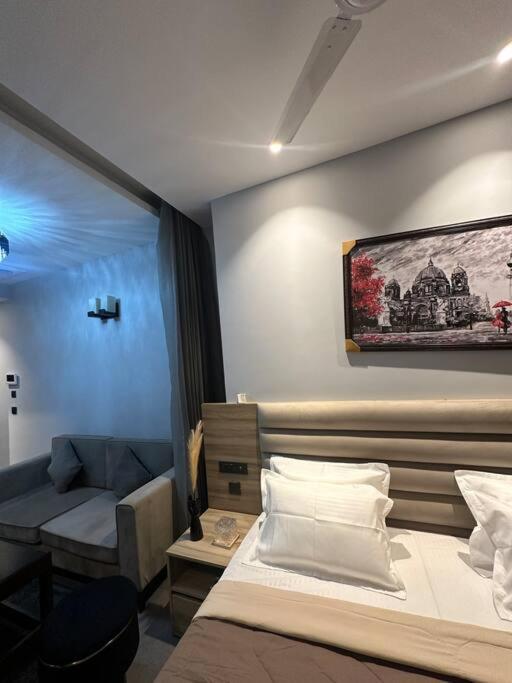 Luxury Heights - 28th Floor River Facing Apartment New Delhi