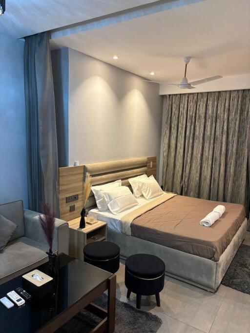 Luxury Heights - 28th Floor River Facing * New Delhi
